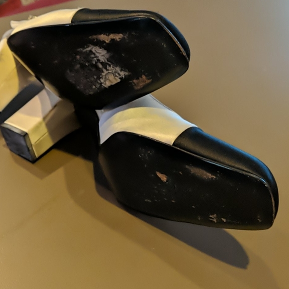 DONATED -Bruno Magli Satin Cream/Black Slingback Heels, Classic, Preppy, Italian - Picture 6 of 7